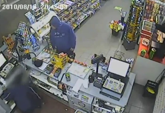 It is nice to watch criminal fail in robbing. They can't be successful all the time.  Let's just laugh at them... 