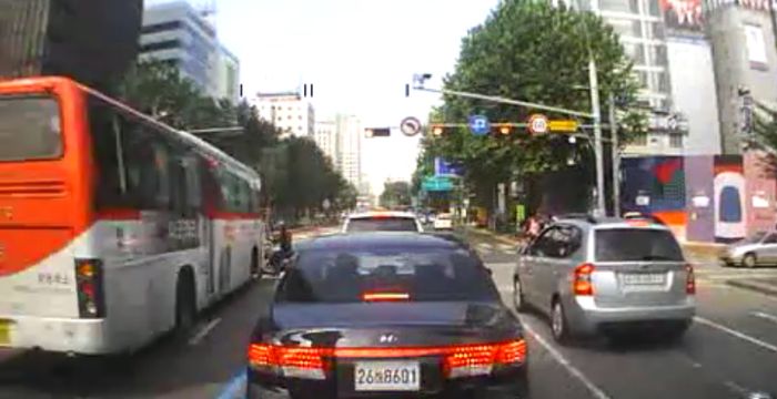 Autobus vs. motocikl